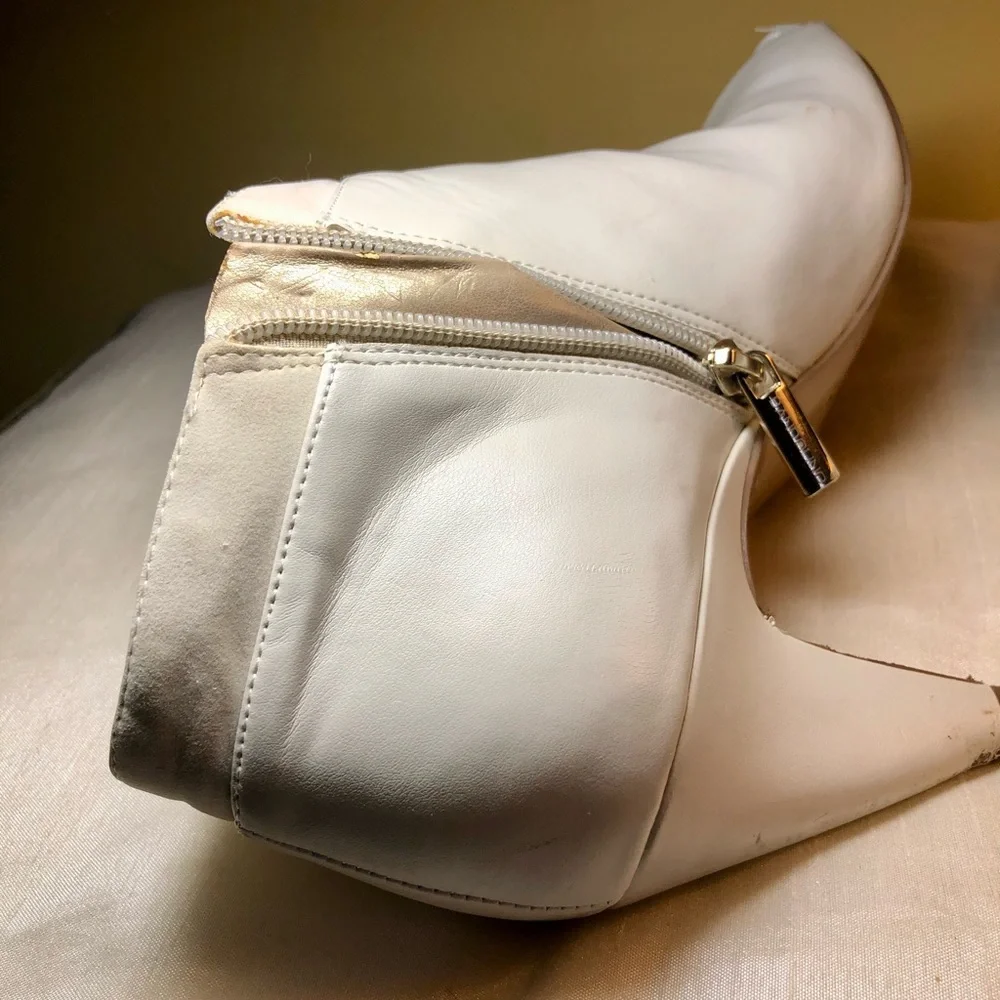 Boot - Picture 3 of 15